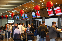 Taiwanese favor overseas trips (50.9%) over domestic (43.1%) due to high local costs: 1111 Job Bank survey. (Photo: CNA)
