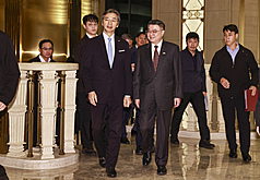 Premier Cho Jung-tai (front right) was invited to attend the Importers and Exporters Association of Taipei (IEAT) networking gala. (Photo: CNA)
