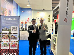 Lin Tsan-nan (left), Director-General of the TECO Office in Milan, and Tung Shi-wen (right), General Manager of China Airlines' Italy Branch, posed for a photo at the China Airlines booth at Bit Milano 2026. (Photo: CNA)