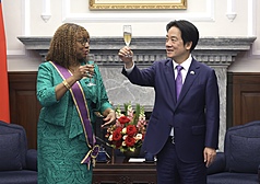 President Lai Ching-te (right) awards the Order of Brilliant Star with Grand Cordon to Ambassador Andrea Clare Bowman (left) this Wednesday, February 26, 2026. (Photo: CNA)