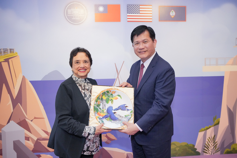 Guam Governor Lourdes A. Leon Guerrero (left) poses for a photo with Foreign Minister Lin Chia-lung (right) at a banquet on Monday, March 9, 2026. (Photo: CNA)