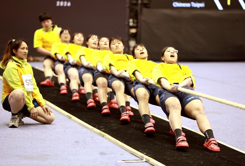 The World Indoor Tug-of-War Championships kicked off in Taipei on Thursday at the Taipei Arena.  (Photo: CNA via Chinese Taipei Tug-of-War Association) 