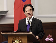 President Lai Ching-te met with the winners of the 2025 Information Month Outstanding ICT Elite Award at the Presidential Office on the morning of March 2nd. He stated that the government will continue to cooperate with all sectors to build a more innovative, resilient, and trustworthy digital nation. (Photo: CNA)