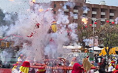 The Lantern Festival activities in Taitung kicked off on Monday, featuring over 20 firework displays, firecracker "bombings," and processions. (Photo: CNA)