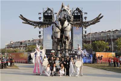 The enormous mechanical horse traveled for two months by ship from France to Taiwan. (Photo: CNA)