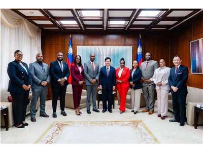 The two sides hope to establish a technical working group to plan cooperation on renewable energy, carbon credits, and other areas. (Photo: Foreign Ministry)