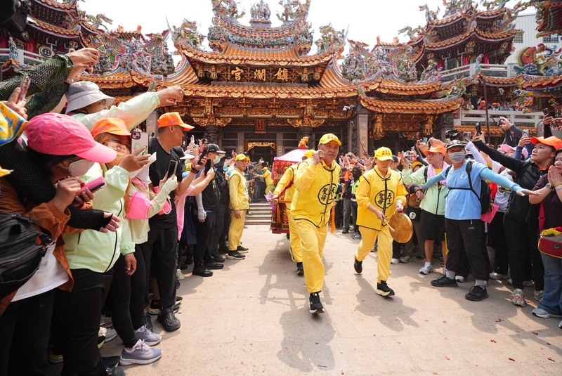 The Baishatun Mazu pilgrimage is famous for having no fixed route, with the path guided by the goddess's palanquin, making it known as the "Pink Supercar" for its fast, spontaneous nature. (Photo: CNA)