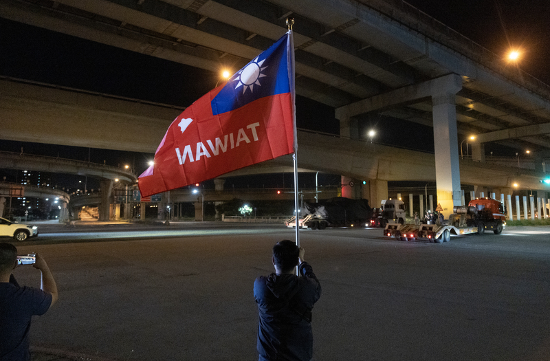 They were transported by civilian-owned large flatbed trucks from Taipei Port to the Army’s Armor Training Command in Hukou, Hsinchu. (Photo: CNA)