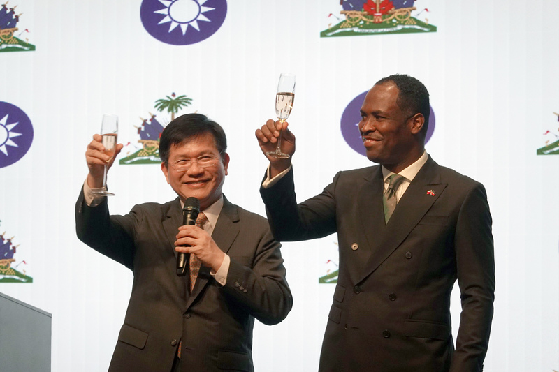 Taiwan's Foreign Minister Lin Chia-lung and Haiti's Ambassador to the Republic of China (Taiwan) Roudy Stanley Penn in Taipei on April 30, 2026. (Photo: CNA)