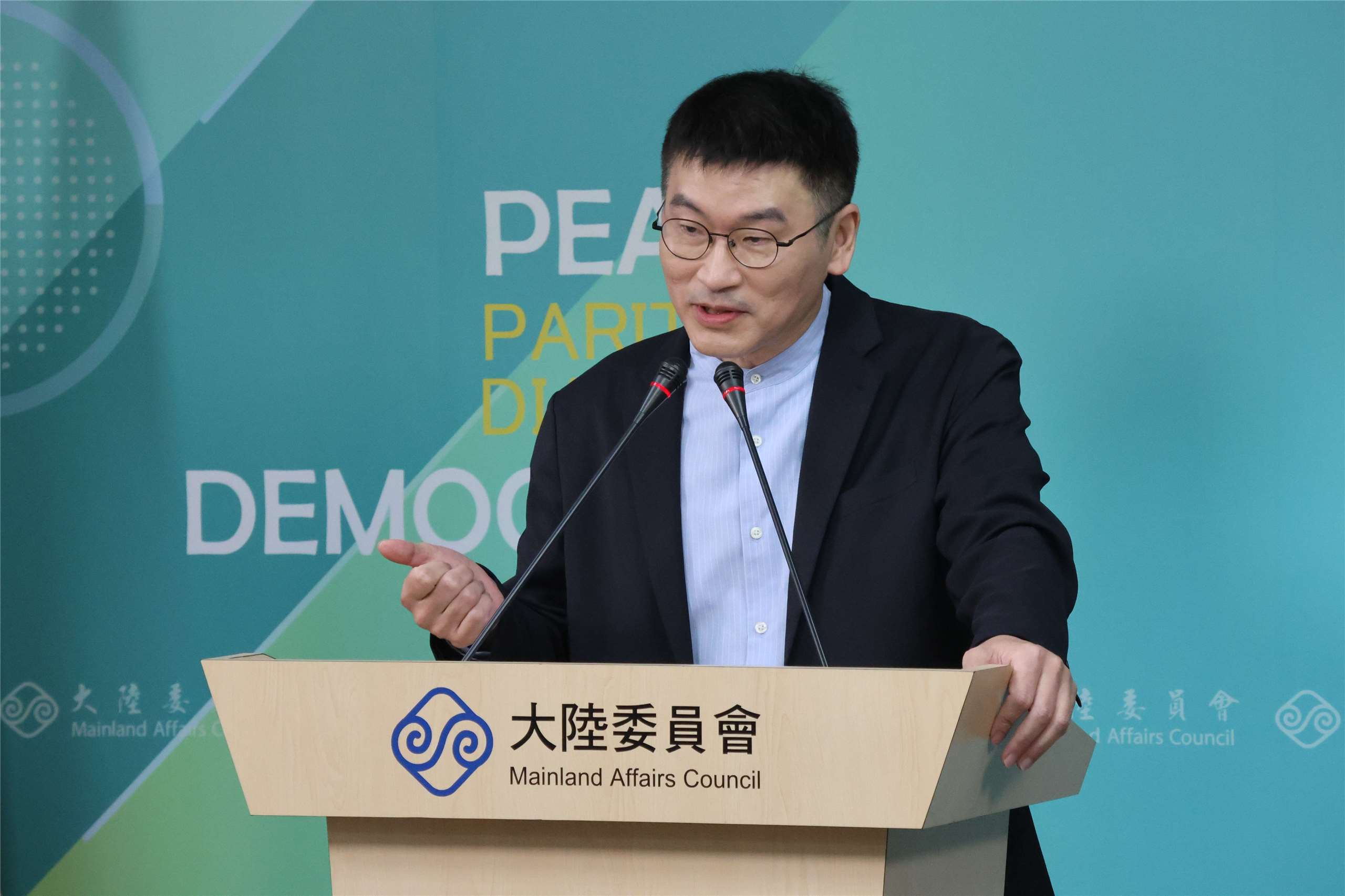 Mainland Affairs Council Deputy Director Liang Wen-chieh (梁文傑) speaks at a routine press conference in Taipei on Thursday April 9, 2026. (Rti Photo/James Thompson)