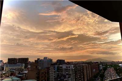 Here's a sunset from Michelle's balcony :) (Photo: Michelle Chiang)