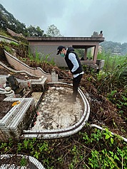 With many people unable to attend Tomb-Sweeping day traditions due to either illness, being overseas, or just overloaded with other responsibilities more and more people are "outsourcing" these traditional jobs to specialized companies. One such service, the Mucao Company, received approximately 100 requests around the Qingming Festival this year. The photo shows Mucao Company staff paying respects to tombstones after inspecting the cemetery. (Photo courtesy of Mucao Company, via CNA)