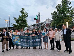 Representatives of environmental and civic groups in front of the Presidential Office on April 21. (Photo: CNA)