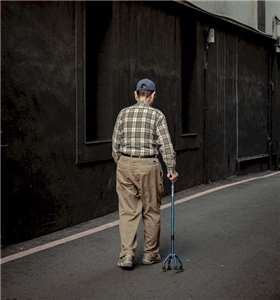 An elderly person walking. (Photo: Unsplash)