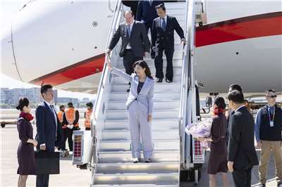 KMT leader Cheng Li-wun arrives in China on Tuesday. (Photo: KMT)