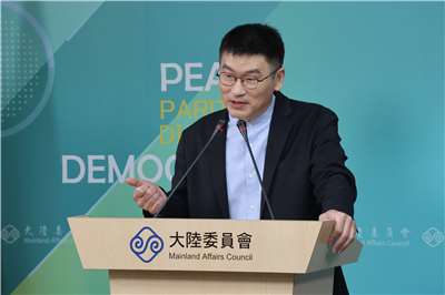Mainland Affairs Council Deputy Director Liang Wen-chieh (梁文傑) speaks at a routine press conference in Taipei on Thursday April 9, 2026. (Rti Photo/James Thompson)