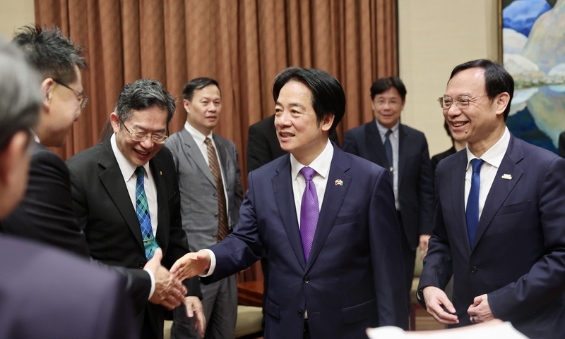 President Lai Ching-te (center) during a meeting with the the Taiwan WHA Action Team on May 28. (Photo: CNA)