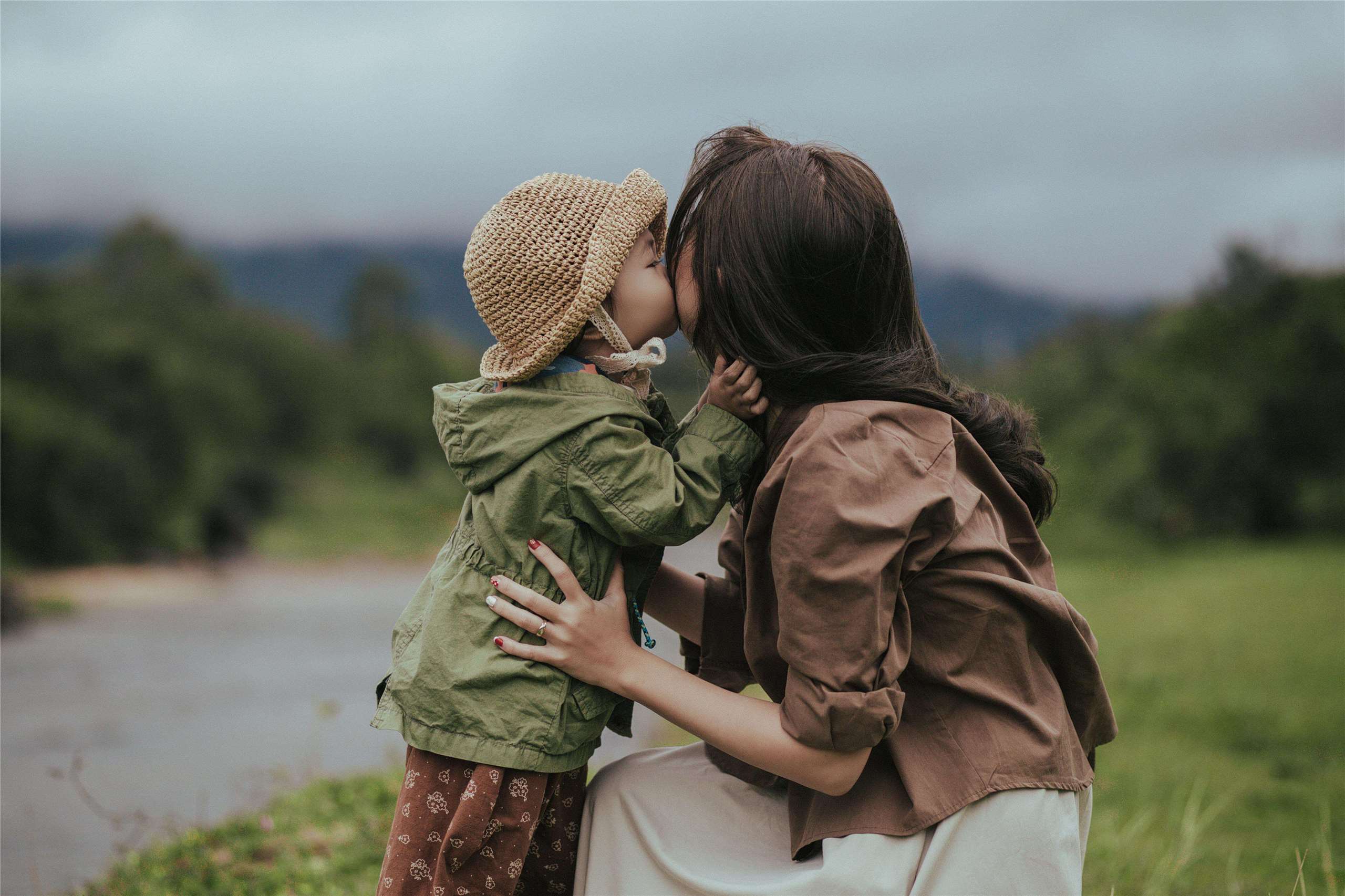 A mother and her daughter. (Photo: Jupi Lu/Pixabay)