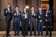 Foreign Ministry’s Department of NGO International Affairs Director General Chiang Zhen-wei (second from left) with participants of the Taiwanese-German Aerospace Conference on May 5. (Photo: Ministry of Foreign Affairs)