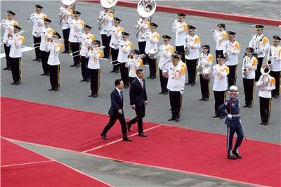 President Lai Ching-te and President  Santiago Peña on May 8. (Photo: Office of the President)