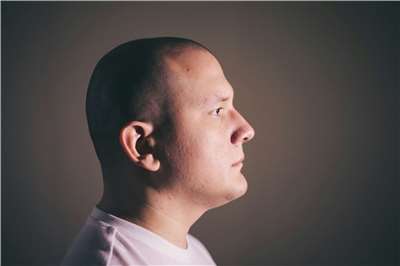 The head of a man. (Photo: Unsplash/Gustavo Sánchez)