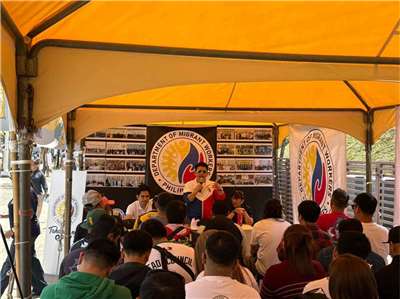Director Des Dicang at a community event with Filipino community leaders. (Photo: David Des Dicang)