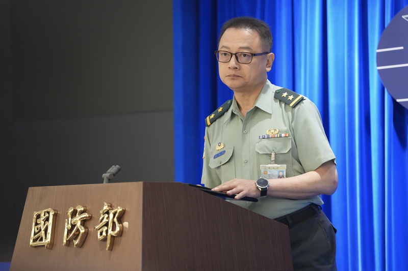 Defense Ministry Spokesperson Sun Li-fang briefed reporters on the crash that killed two pilots Tuesday morning. (Photo: CNA)