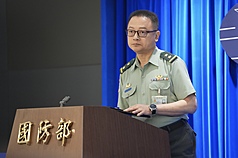 Defense Ministry Spokesperson Sun Li-fang briefed reporters on the crash that killed two pilots Tuesday morning. (Photo: CNA)