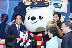 President Lai Ching-te addressed the nation’s officers on National Police Day via social media, noting the difficulties of daily police work and thanking officers for their efforts, and for bringing peace of mind to Taiwan. Pictured is President Lai at a Police Day event on June 11. (Photo: CNA)
