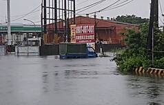 Two days of heavy rainfall has caused flooding in Pingtung County. (Photo: CNA)