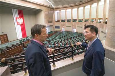 Foreign Minister Lin Chia-lung during a tour of the Polish Parliament (Sejm) on June 23. (Photo: Lin Chia-lung/Facebook)