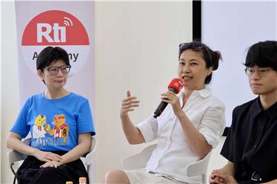 Former Presidential Office spokesperson Kolas Yotaka (谷辣斯·尤達卡), center, speaks in Taipei on June 30, 2026, at a briefing on experiences in Ukraine following a trip to Lviv last month. (Rti Photo/James Thompson)