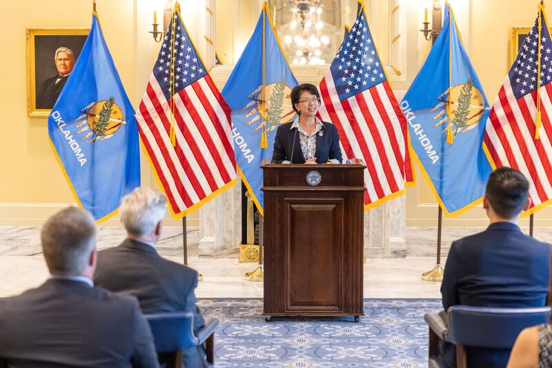 Houston Taipei Economic and Cultural Office Director-General Yvonne Hsiao (middle) attended and spoke at the announcement a celebration in the Oklahoma State Capitol on Wednesday, June 30.  (Photo: CNA)