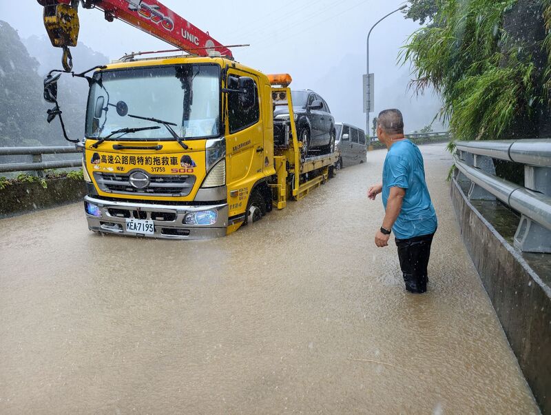 Typhoon Bavi brought wind and rain, causing severe flooding in Miaoli County. (Photo: CNA)