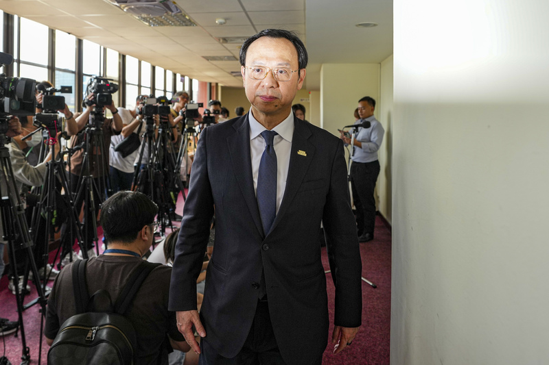 Health Minister Shih Chung-liang after an interview at the Legislature. (Photo: CNA)
