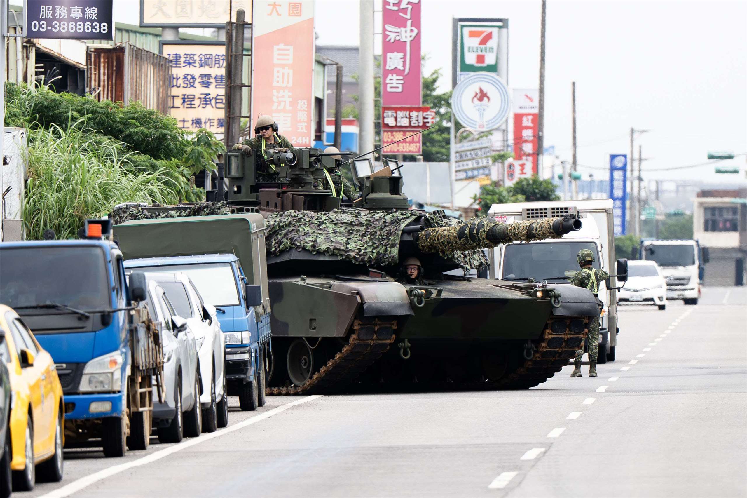 The Defense Ministry detailed that, following the operational scenarios conducted in June, the July exercises will be as close to real-time live-fire as possible to verify troop coordination capabilities. (Photo: CNA)