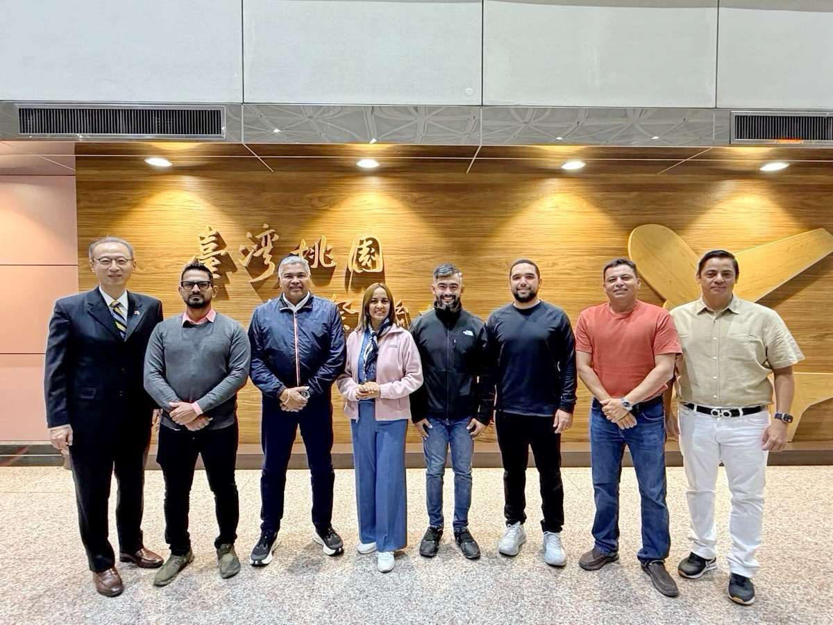 A seven-member delegation of Panamanian lawmakers on July 6. (Photo: Ministry of Foreign Affairs)