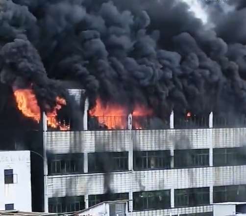 A fire broke out at a shoe factory in Jinjiang, Fujian, China on the 9th, resulting in at least 28 confirmed deaths. (Photo: Weibo)