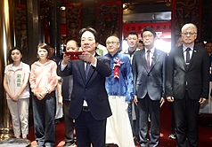 President Lai Ching-te visits the Zhinan Temple in Taipei. (Photo: CNA)