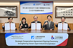 The memorandum will focus on the automotive, robotics, AI, and related semiconductor supply chains, building a comprehensive cooperation model covering R&D, verification, mass production, and market application, starting from end-market demand. (Photo: CNA)