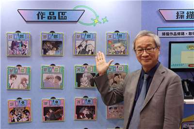 Culture Minister Li Yuan points to artworks at the Taiwan Creative Content Agency’s pavilion at the 2026 Comic Exhibition in Taipei on July 23, 2026. (Rti Photo/James Thompson)