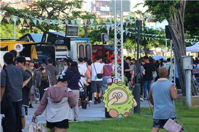 Visitors walk by food trucks at the Durian Market in Kaohsiung City on July 4, 2026. (Rti Photo/James Thompson)