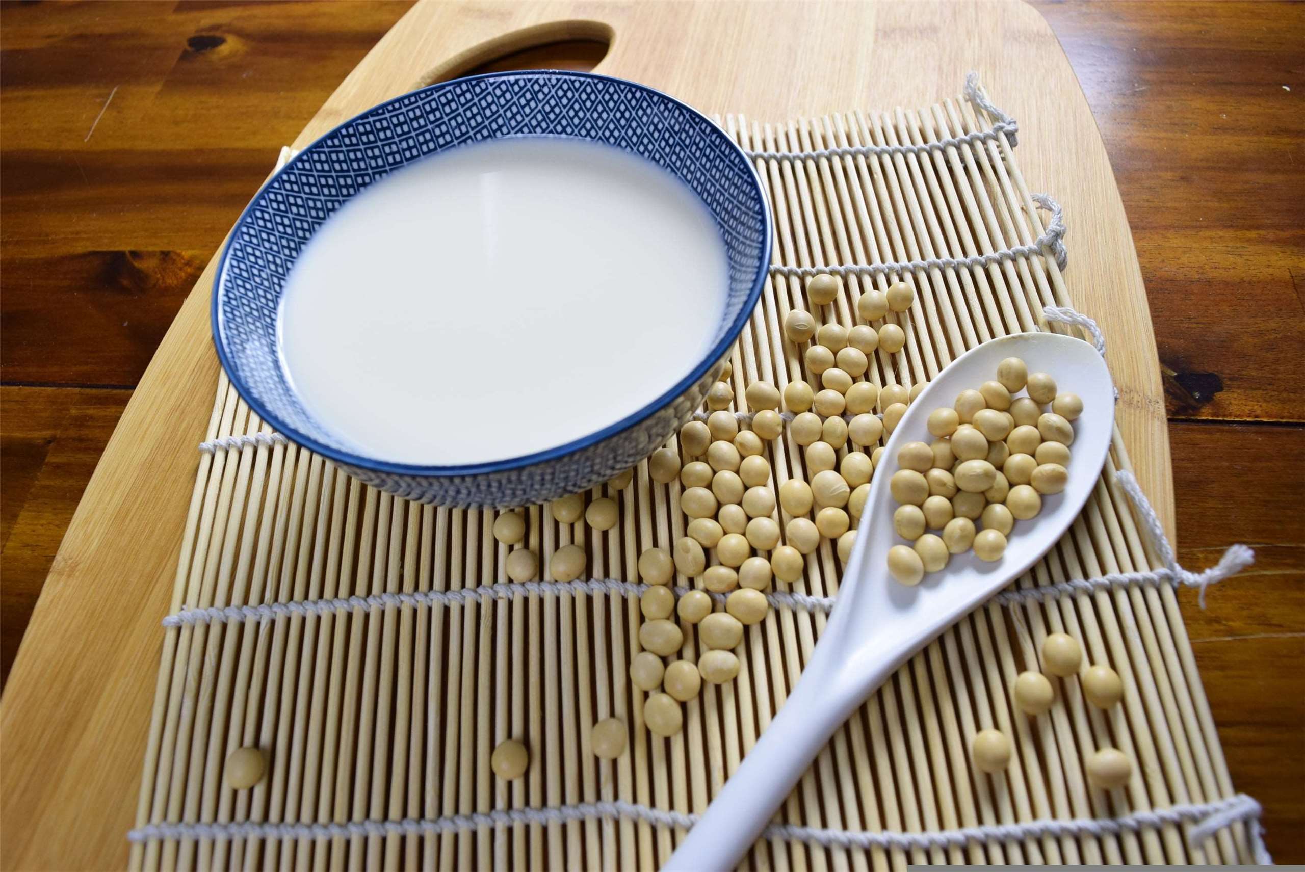Soy milk. (Photo: bigfatcat/Pixabay)