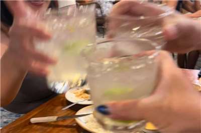 Cheers! (Photo: Michelle Chiang)