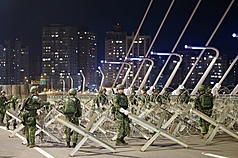 Danjiang Bridge blockade exercise on day 2 of the Han Kuang 42 exercise, August 6. (Photo: CNA)