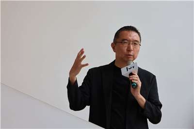 Japanese architect Sou Fujimoto speaks at an exhibition press preview in Taipei on August 13, 2026. (Rti Photo/James Thompson)