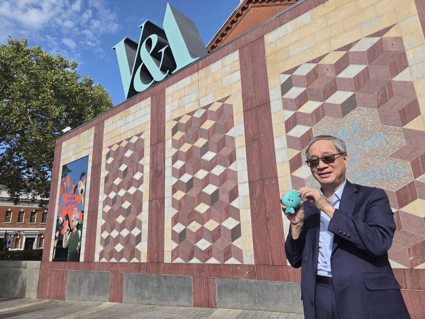 Culture Minister Li Yuan visited the Young V&A children's museum in London to learn from child-centered approach  for the National Children's Future Museum project in Taiwan. (Photo: Rti)