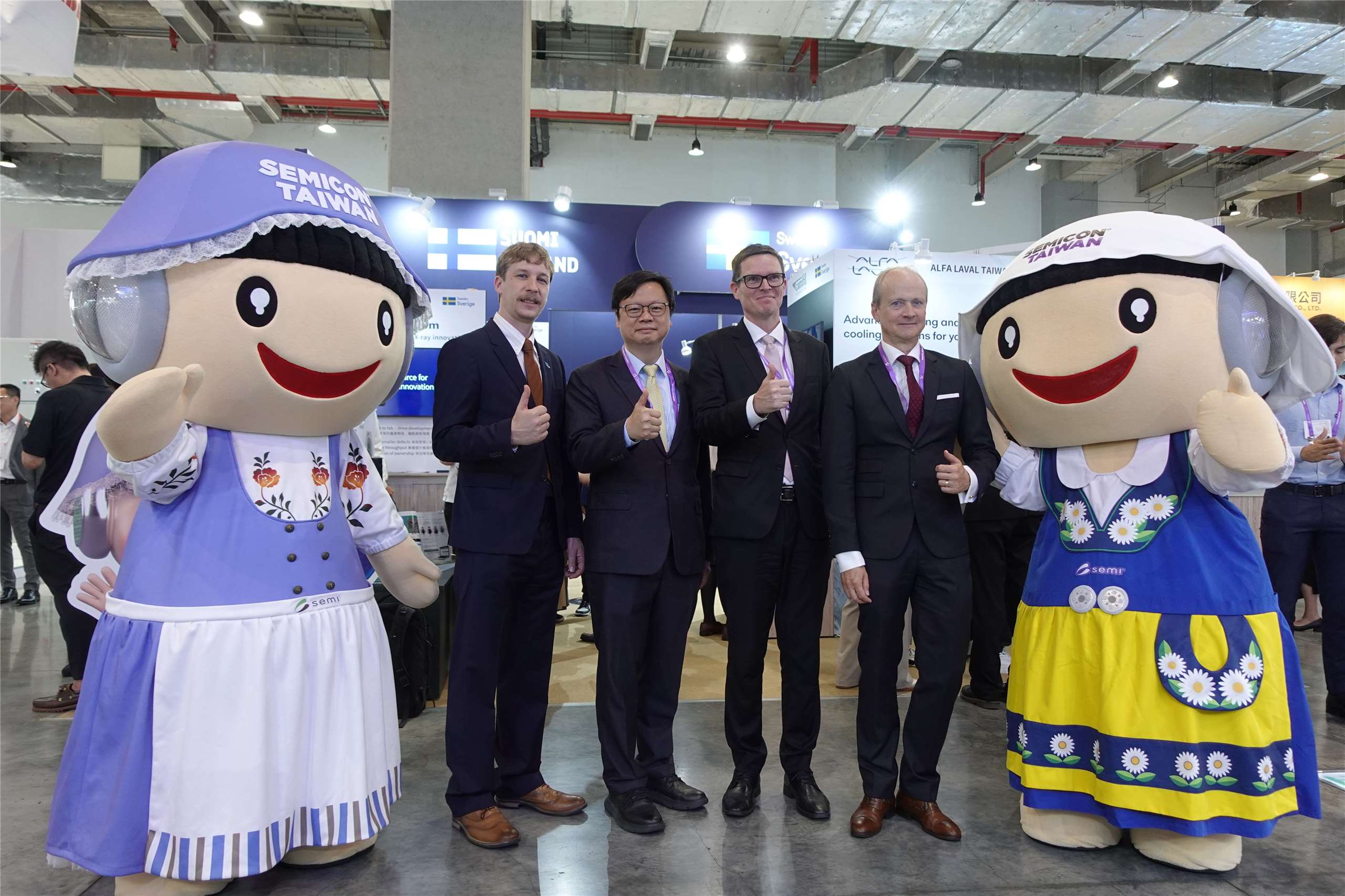 Sweden's Representative to Taiwan Carl Michael Gräns (right) and Finland's Representative to Taiwan Lauri Raunio (second from right) at the joint Finland-Sweden SEMICON Taiwan 2026 pavilion on September 2. (Photo:  Wanson Wang/Rti)