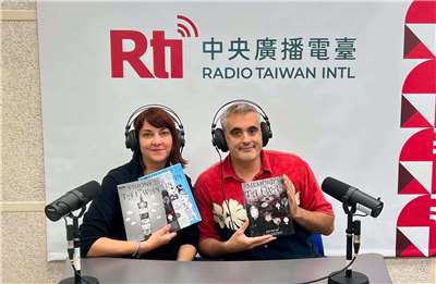 Ray and Bronwen in the studio! (Photo: Michelle Chiang)