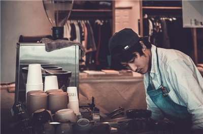 The current minimum wage is NT$29,500 (about US$930) per month and NT$196 (US$6) per hour. (Photo: Unsplash)